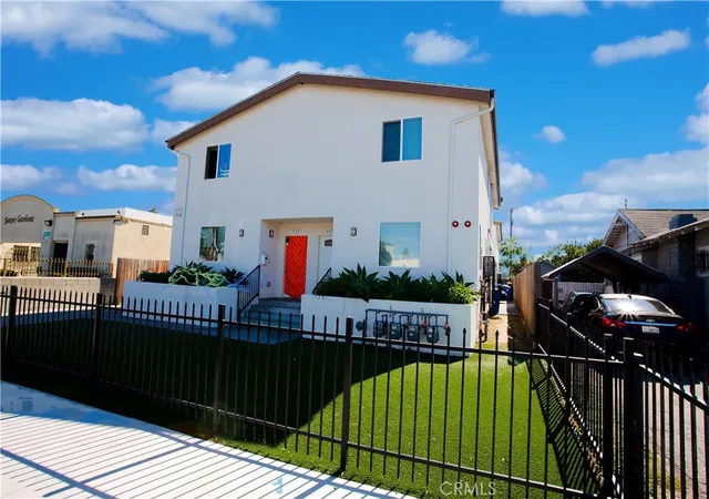 630-west-79th-los-angeles-ca-90044/hzid_35f4cf7d