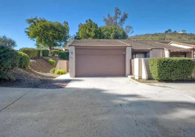 2049-golden-cir-dr-escondido-ca-92026/hzid_28d0a168
