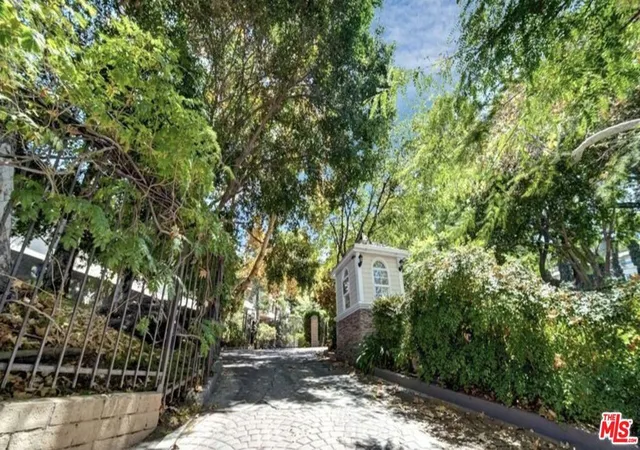 2700-cahuenga-blvd-2205-los-angeles-ca-90068/hzid_b728d0b9