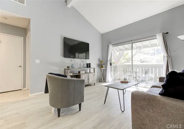 27620-susan-beth-way-l-saugus-ca-91350/hzid_2f181472