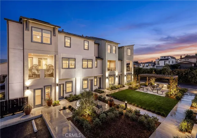 12719-azure-way-25-hawthorne-ca-90250/hzid_058eb056