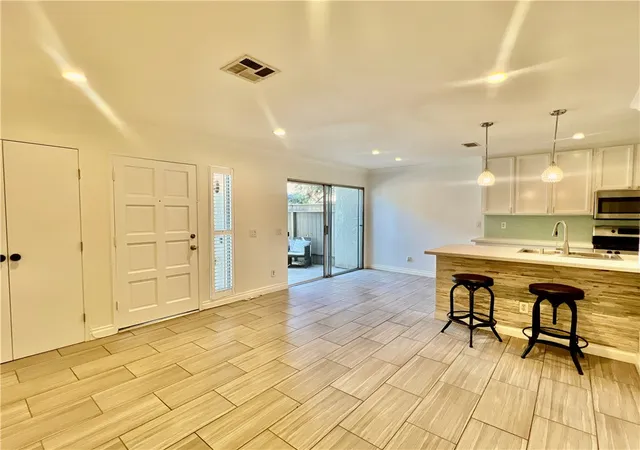 542-w-dunton-29-orange-ca-92865/hzid_af5772fb