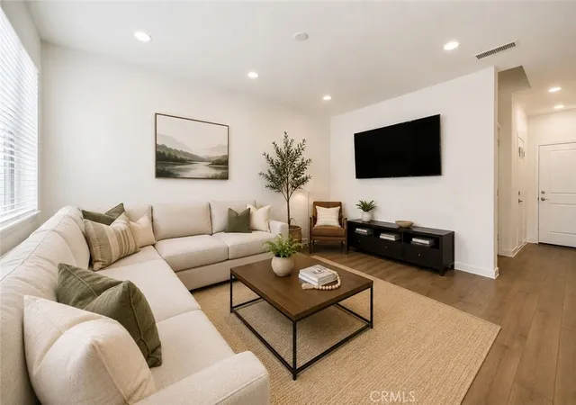 3934-lavine-corona-ca-92883/hzid_8e4371e5