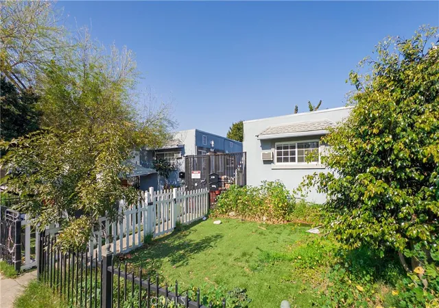 1361-w-vernon-ave-los-angeles-ca-90037/hzid_e90bddb7