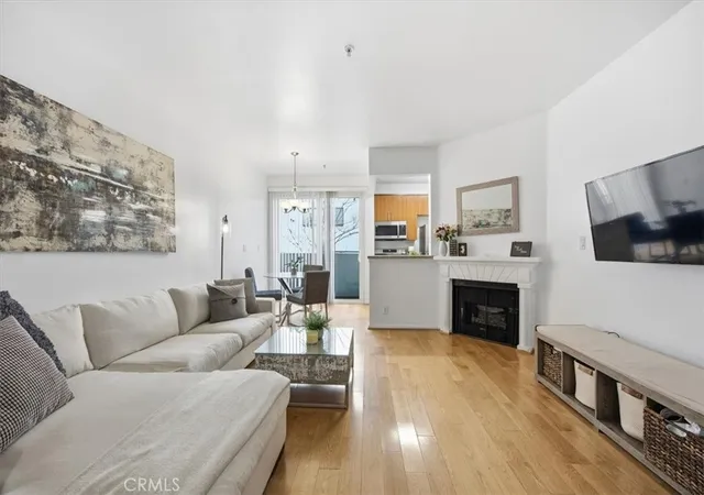 620-s-gramercy-pl-130-los-angeles-ca-90005/hzid_c78a10ae