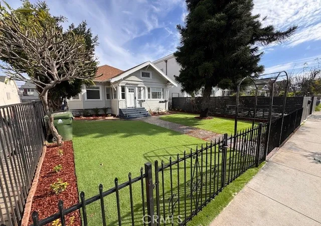 1334-s-berendo-st-los-angeles-ca-90006/hzid_b0f098c3