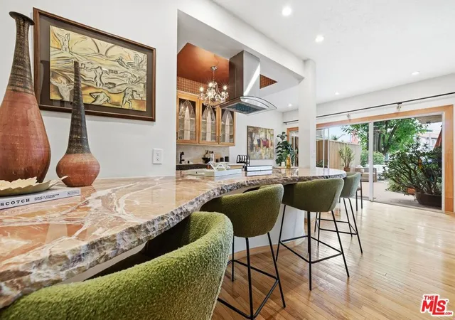 612-s-barrington-ave-213-los-angeles-ca-90049/hzid_2d7b889e