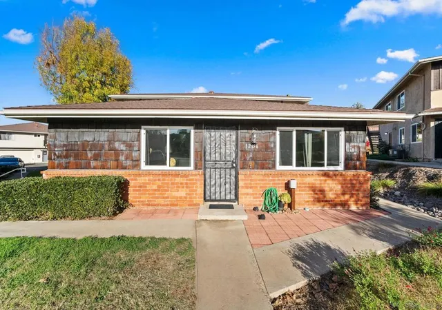 12156-wintergreen-dr-1-lakeside-ca-92040/hzid_9fd9fe72