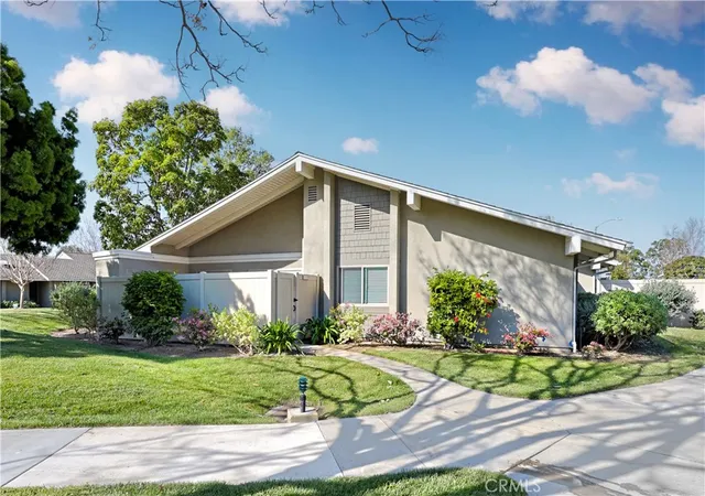 8933-amador-cir-1316e-huntington-beach-ca-92646/hzid_f2d54ed7
