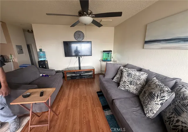 8634-park-3-bellflower-ca-90706/hzid_bb63d26d