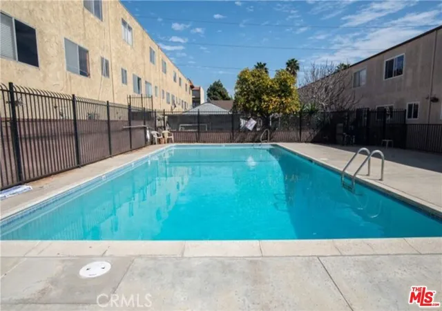 719-n-eucalyptus-ave-17a-inglewood-ca-90302/hzid_5188f0df
