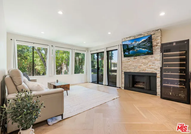 950-n-kings-rd-216-west-hollywood-ca-90069/hzid_a930b97a