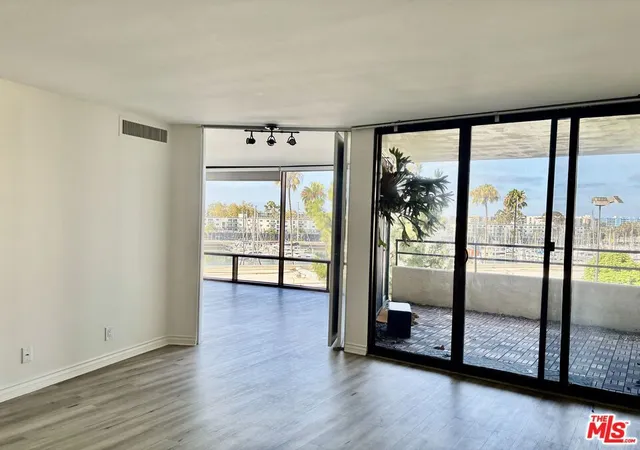 4335-marina-city-dr-134-marina-del-rey-ca-90292/hzid_1967fae3