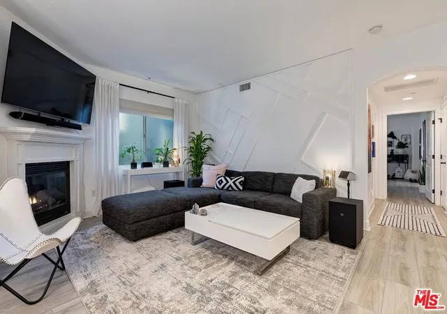 5037-rosewood-ave-101-los-angeles-ca-90004/hzid_e48af633