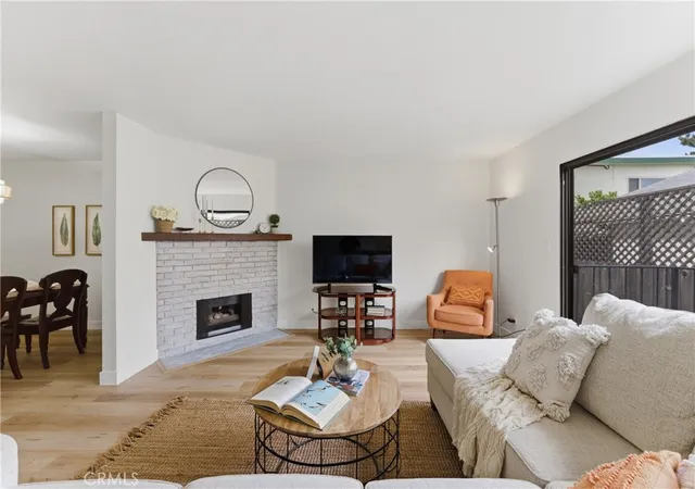 1834-11th-st-2-santa-monica-ca-90404/hzid_e09f613c