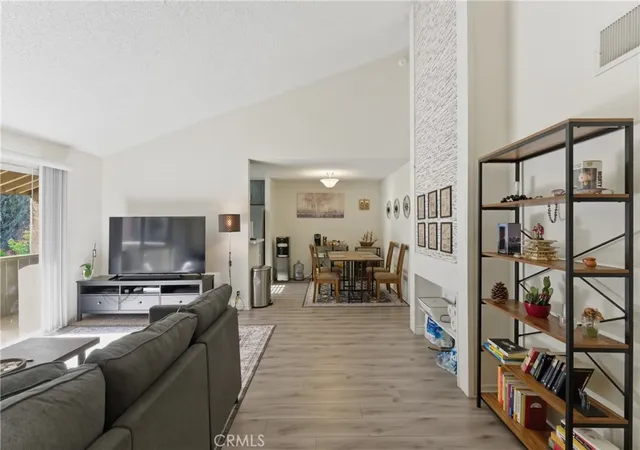 15425-sherman-wy-240-van-nuys-ca-91406/hzid_05615f3f