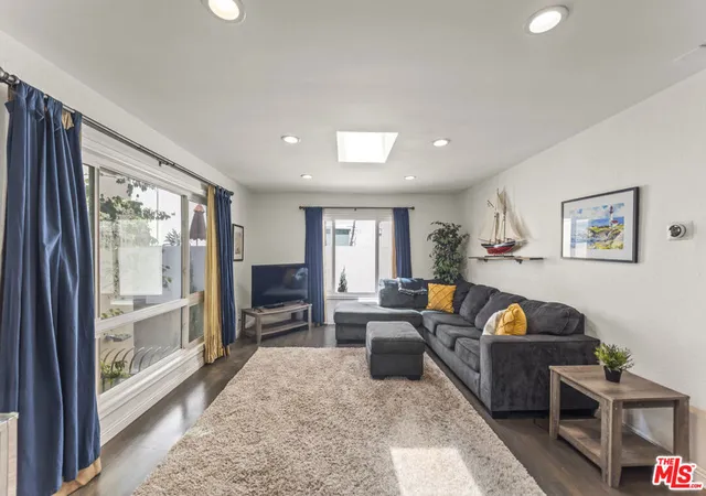 970-palm-ave-209-west-hollywood-ca-90069/hzid_e08e03a6