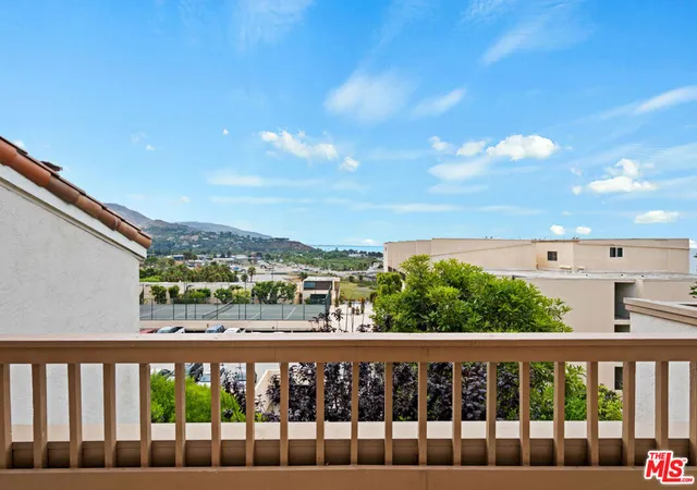 23908-de-ville-wy-a-malibu-ca-90265/hzid_c1d5af17