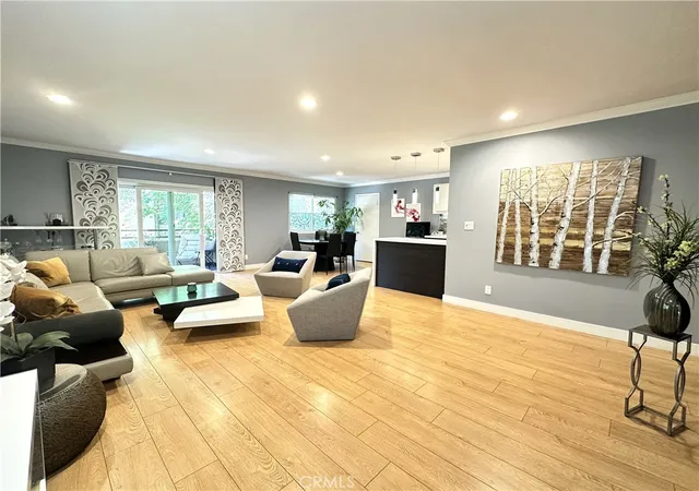 6720-hillpark-dr-204-los-angeles-ca-90068/hzid_84ef0cc7