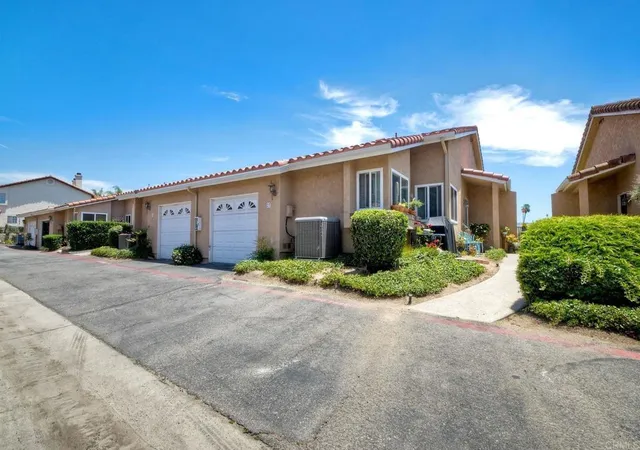 31909-del-cielo-este-27-bonsall-ca-92003/hzid_5c839631