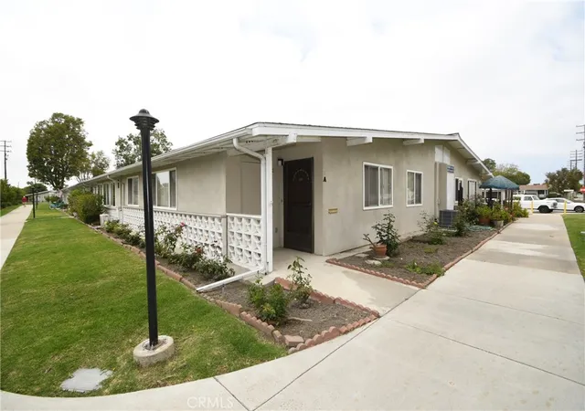 1842-thunderbird-dr-1a-seal-beach-ca-90740/hzid_a9538db7