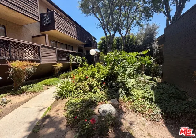 7300-corbin-ave-m-reseda-ca-91335/hzid_7d412ffe