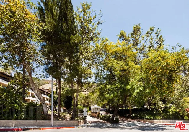 2700-cahuenga-blvd-4303-los-angeles-ca-90068/hzid_e9d6f26d