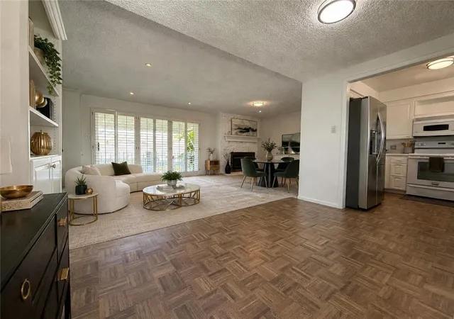 22853-nadine-torrance-ca-90505/hzid_1e93b609