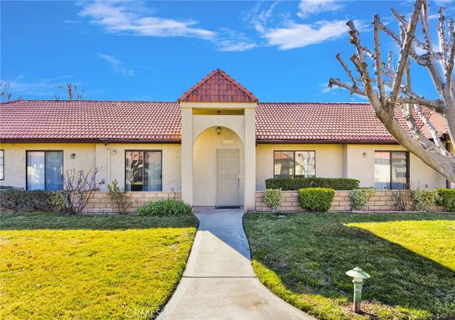 19228-cottonwood-dr-apple-valley-ca-92308/hzid_19de5cbd
