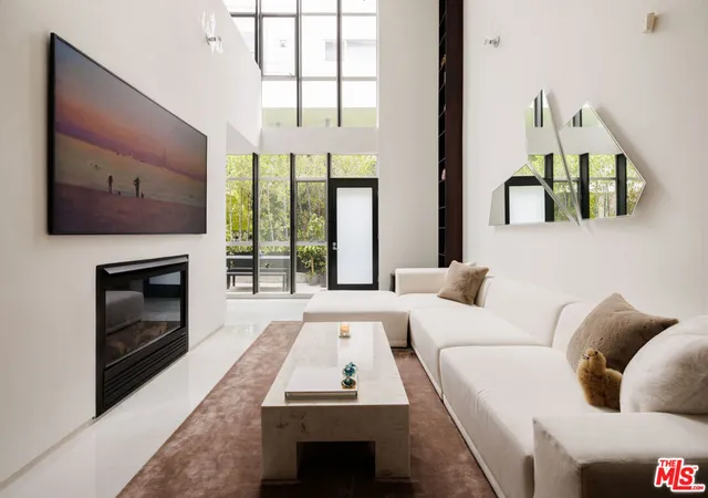 825-n-kings-rd-2-west-hollywood-ca-90069/hzid_5e14ff1e