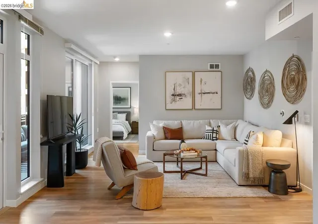 260-brooklyn-basin-way-556-oakland-ca-94606/hzid_b80477c9