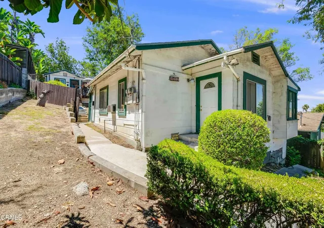 4012-clayton-ave-w-los-angeles-ca-90027/hzid_9a1c7851