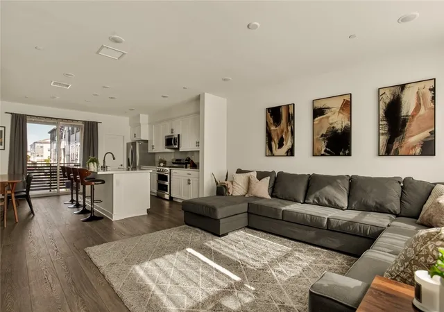 10305-triple-crown-ln-cypress-ca-90720/hzid_f067ff18