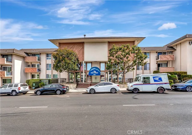 5585-e-pacific-coast-hwy-342-long-beach-ca-90804/hzid_746d9482