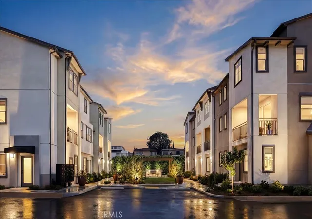 12719-azure-way-24-hawthorne-ca-90250/hzid_d7864444