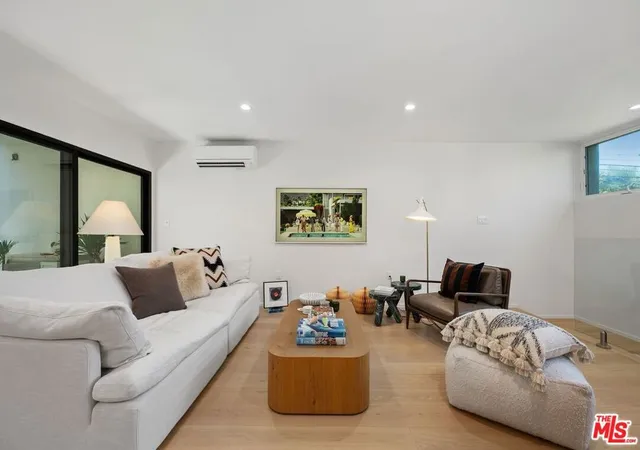 2233-4th-street-3-santa-monica-ca-90405/hzid_20e74aac