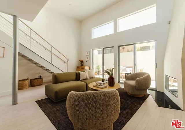 1254-24th-street-2-santa-monica-ca-90404/hzid_33ca4dc2