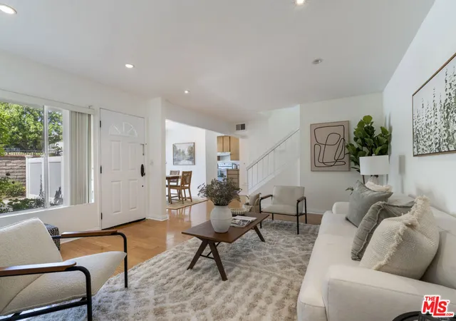 18515-mayall-st-k-northridge-ca-91324/hzid_e565e5d8