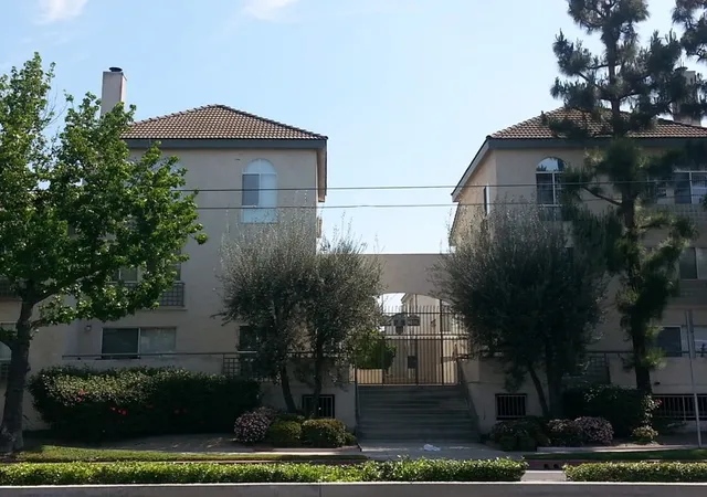 15000-downey-273-paramount-ca-90723/hzid_0874ec09