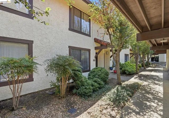 205-del-valle-cir-el-sobrante-ca-94803/hzid_6b020e90