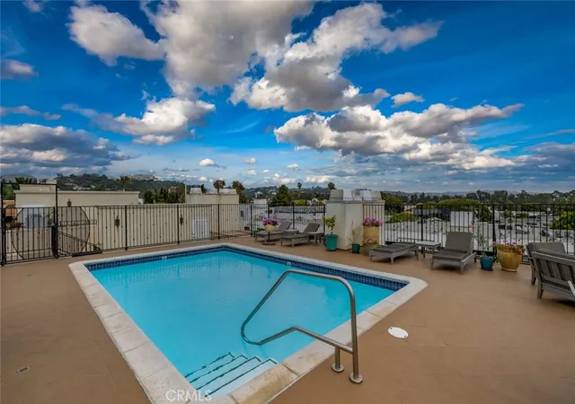 11740-w-sunset-blvd-14-los-angeles-ca-90049/hzid_3a3c9955