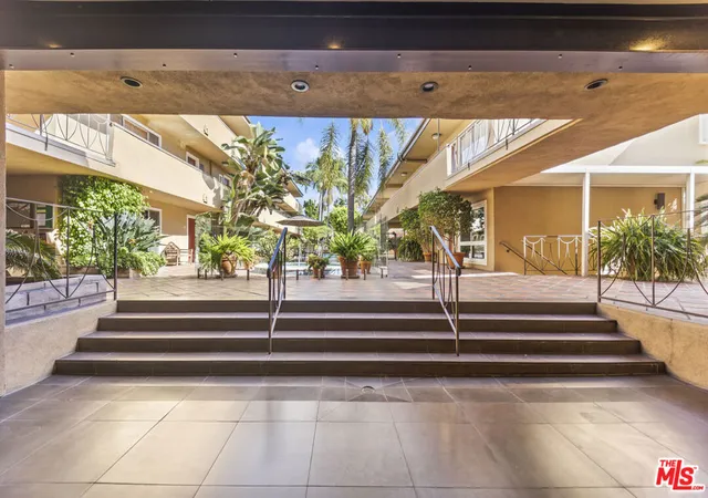 970-palm-ave-209-west-hollywood-ca-90069/hzid_e08e03a6
