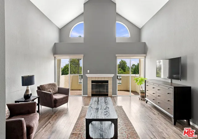 14347-albers-st-302-los-angeles-ca-91401/hzid_8c3b6188