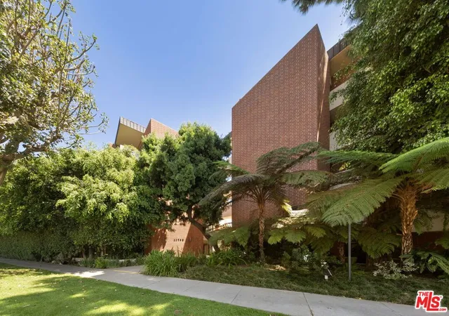 11750-w-sunset-blvd-301-los-angeles-ca-90049/hzid_ccbc7683