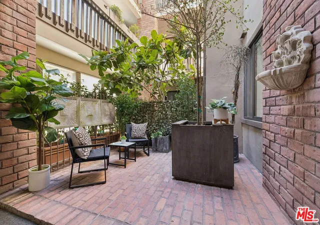 141-s-linden-dr-104-beverly-hills-ca-90212/hzid_c9febd5f