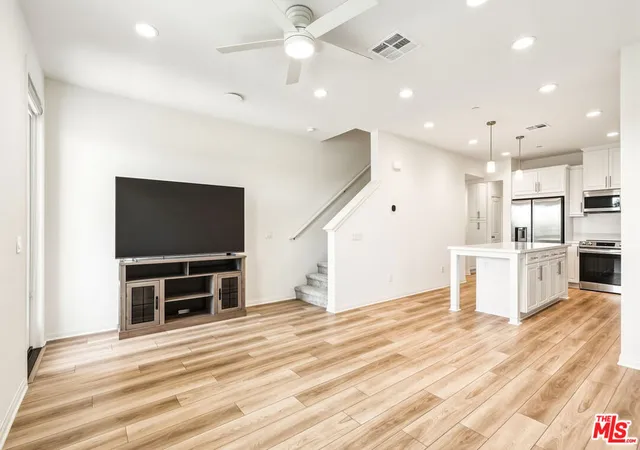 1095-n-harbor-blvd-anaheim-ca-92801/hzid_951c8ecb