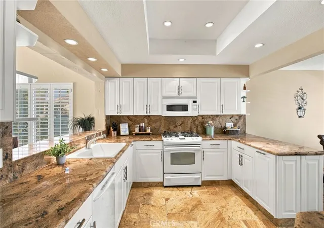 684-vista-lago-cir-n-palm-desert-ca-92211/hzid_5b169209