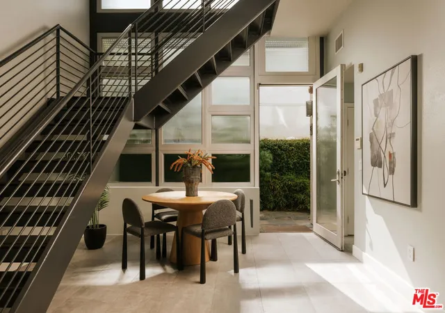1524-11th-street-e-santa-monica-ca-90401/hzid_18ddbfbb