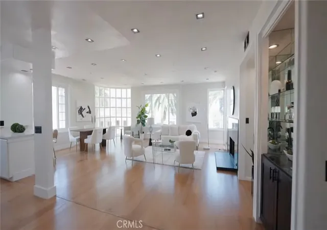117-n-gale-5-beverly-hills-ca-90211/hzid_c62d2b52