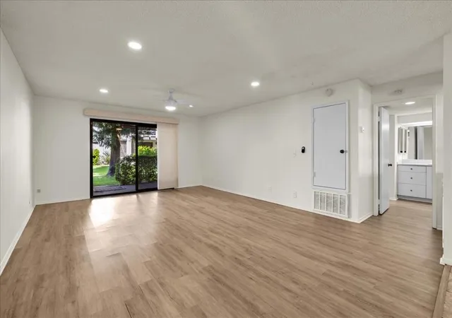1050-e-ramon-rd-119-palm-springs-ca-92264/hzid_e49702f6